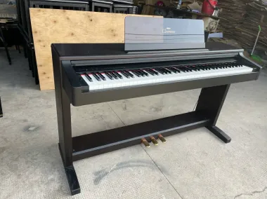Yamaha CLP 123 