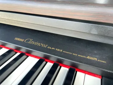 Yamaha CLP 123 