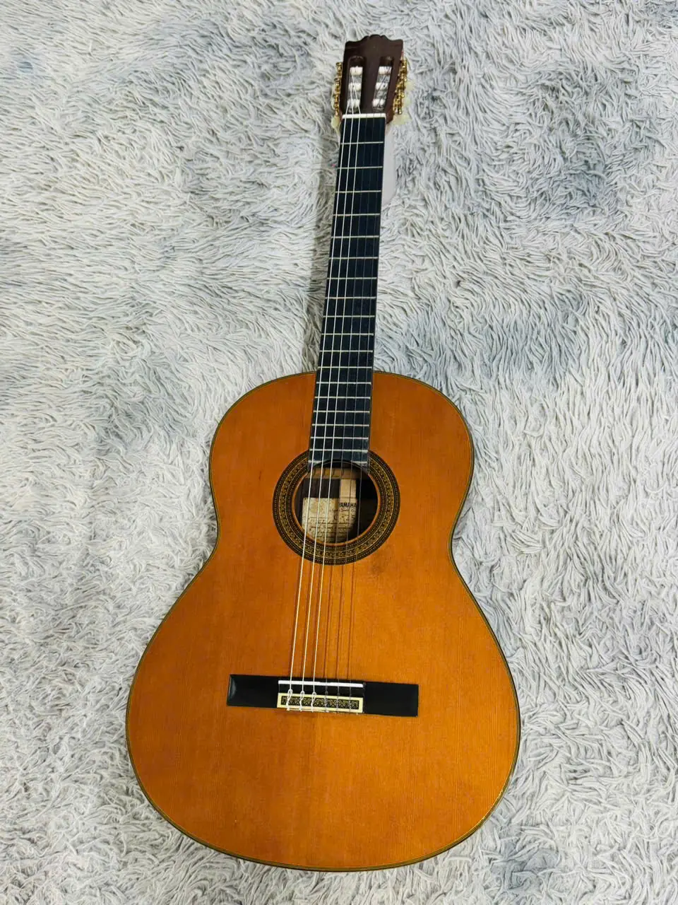 Guitar yamaha C250